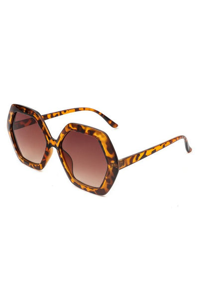 large hexagon shape plastic frame sunglasses in tortoiseshell pattern with gradient brown lens, shown 3/4 view