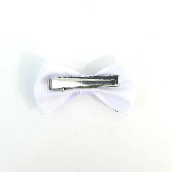 2 1/4" x 1 1/2" bow hair clip in white grosgrain ribbon with 2 1/4" gator clip fastener
