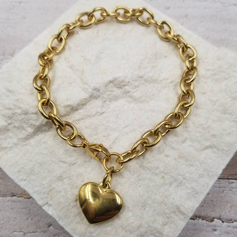 Chain link charm bracelet in gold metal with puffy heart charm
