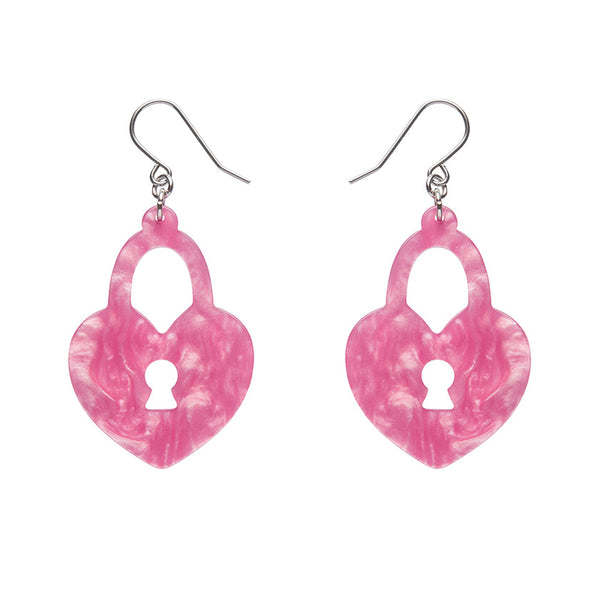 Heart-shaped lock dangle earrings in pink ripple texture acrylic resin
