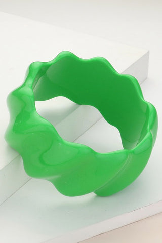 Wavy bright green resin bangle