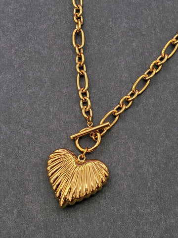 18k gold plated stainless steel mixed chain link front closure toggle necklace with scalloped heart shaped pendant.