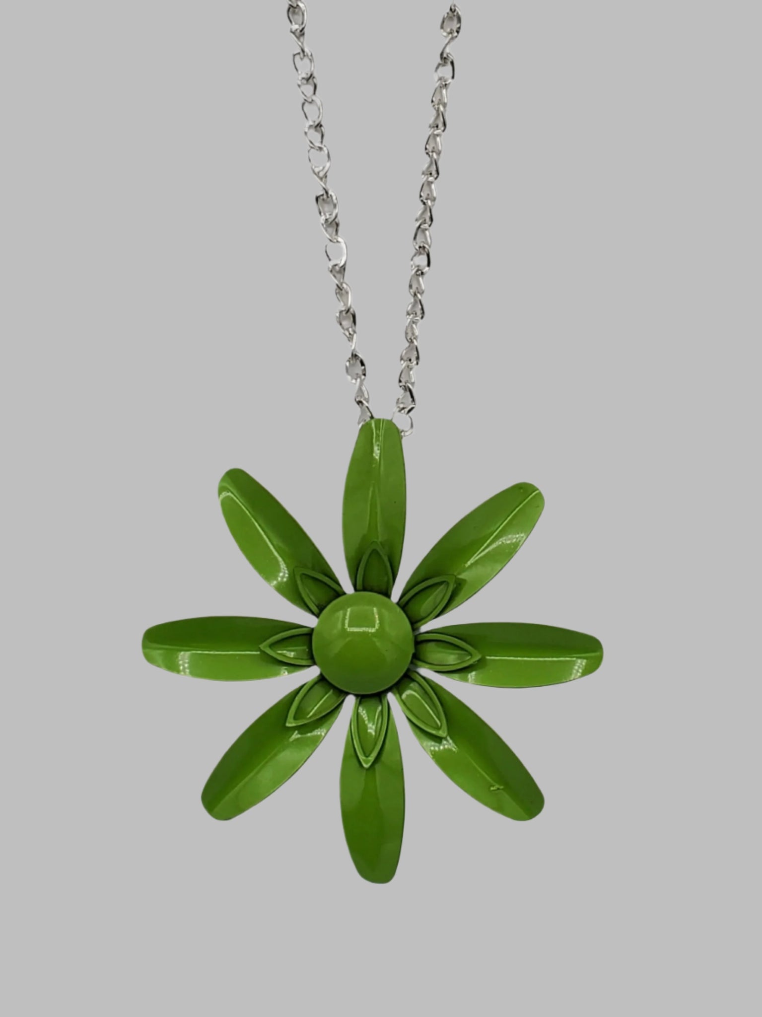 vintage-inspired metal daisy pendant in bright green on a 28” long shiny silver metal link chain