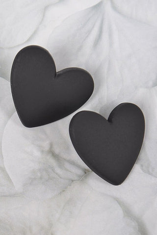 pair matte black resin heart-shaped post earrings