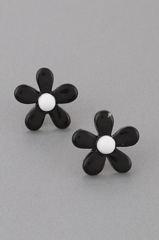 pair 7/8" black & white resin daisy type flower post earrings