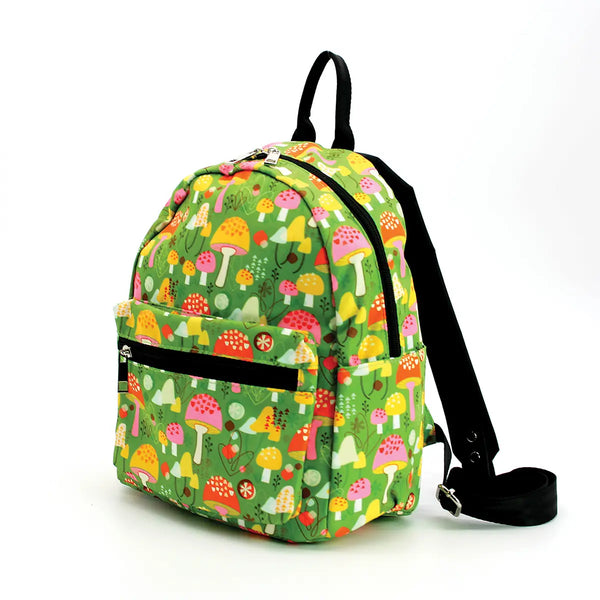 3/4 side view of the backpack to show adjustable straps