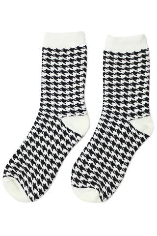 knit socks in black and white houndstooth pattern