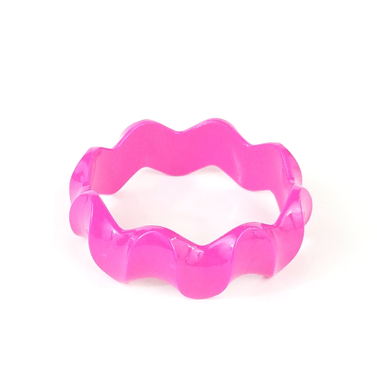 1" wide shiny plastic wavy rickrack shape bangle in bright hot pink