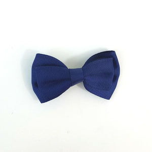 2 1/4" x 1 1/2" bow hair clip in dark navy blue grosgrain ribbon with 2 1/4" gator clip fastener