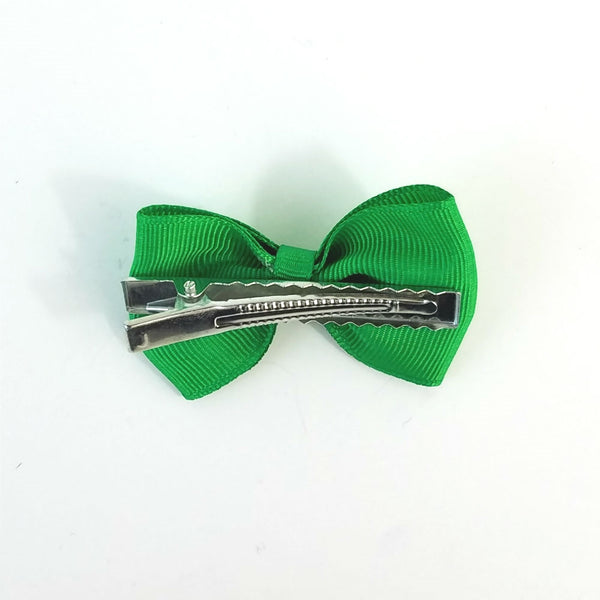 2 1/4" x 1 1/2" bow hair clip in kelly green grosgrain ribbon with 2 1/4" gator clip fastener