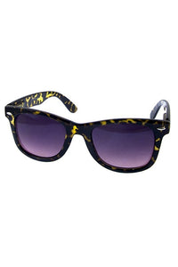 tortoiseshell pattern Wayfarer style shiny plastic frame sunglasses with gradient purple to pink lens
